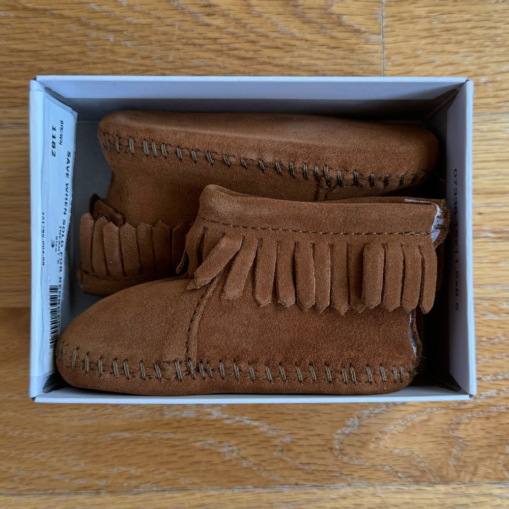 Minnetonka Unworn Infant Back Flap Bootie Brown sz 3